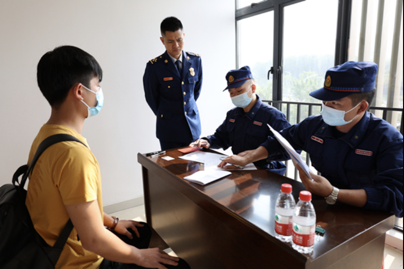 光明消防招录80名消防员充实战备力量