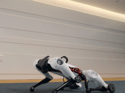 腾讯发布首个全自研机器狗，有腿有轮跑得快，还会“拜年讨红包”
