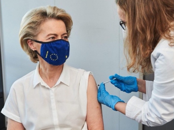 欧盟委员会主席冯德莱恩接种第一剂新冠疫苗 
