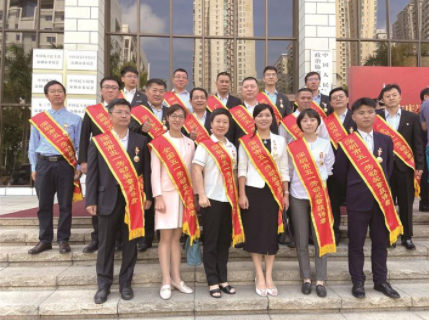 龙岗33个先进个人和集体榜上有名 深圳市庆祝“五一”国际劳动节暨表彰大会召开