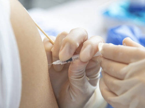 国家卫健委：60岁及以上老人纳入新冠疫苗接种人群