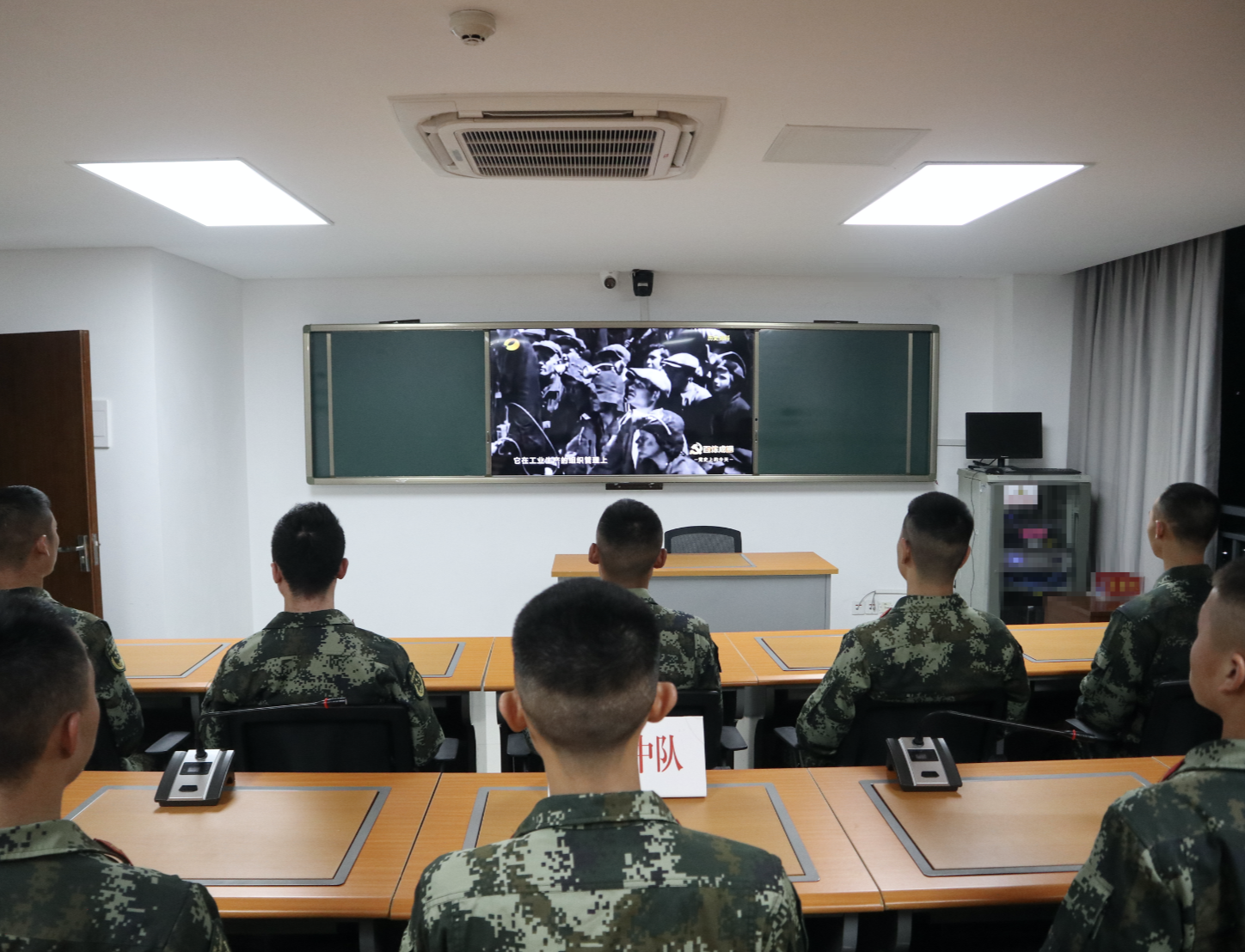 武警深圳支队将党史学习融入官兵日常生活