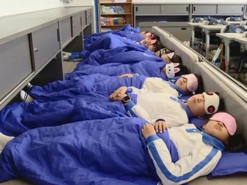 教育部谈教室内安装午休床：鼓励探索有助于学生睡眠的好做法