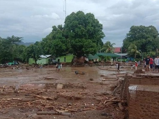 印尼洪灾已致55人死亡40人失踪，预计人员伤亡还将增加 