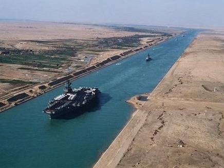 意大利一油轮在苏伊士运河发生技术故障
