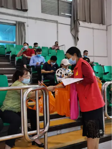 公明反邪宣传进疫苗接种点 为群众打上一针“反邪教”疫苗