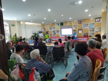 凤凰街道V爱之家为老年人与残障人士讲解积极心理学知识