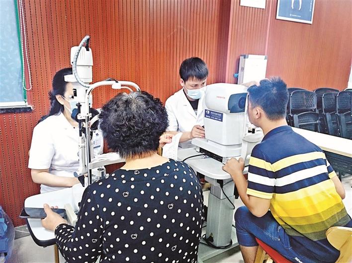 新安湖社区开展眼科知识专题讲座及义诊活动  