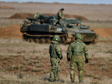 俄罗斯在克里米亚举行突击军演，国防部长绍伊古抵达视察