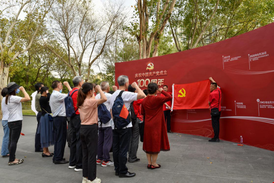 追忆百年党史 共话初心担使命 