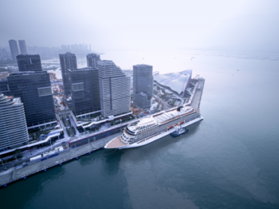 首艘入籍中国的远洋邮轮深圳入境，可容纳930名乘客