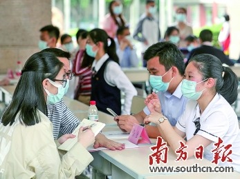 广州多所高中举行校园开放日活动