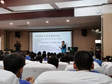 公明V爱引导青春期少年正确与异性相处