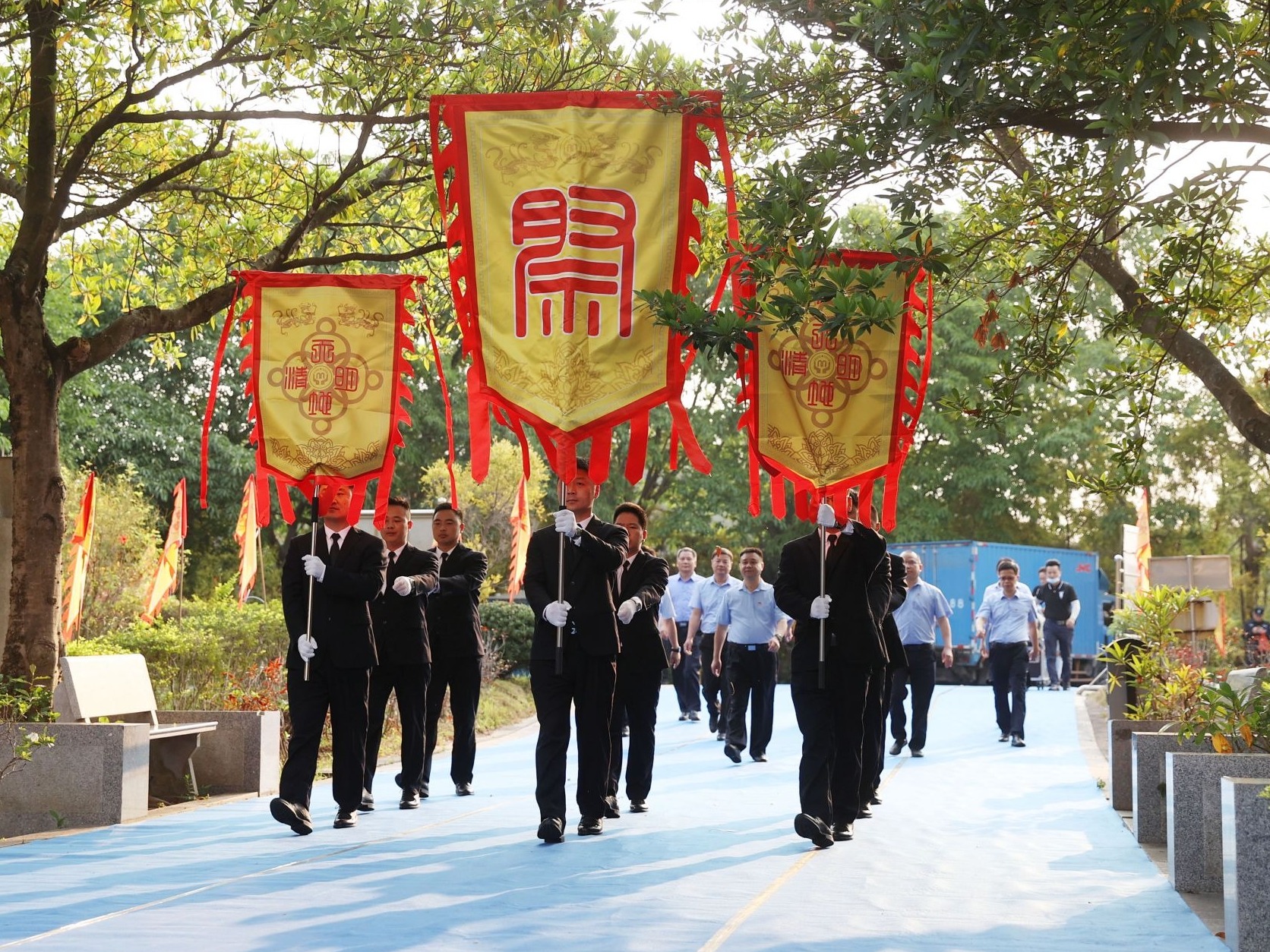 致敬英烈 奋勇前行 市殡管所举行清明公祭活动