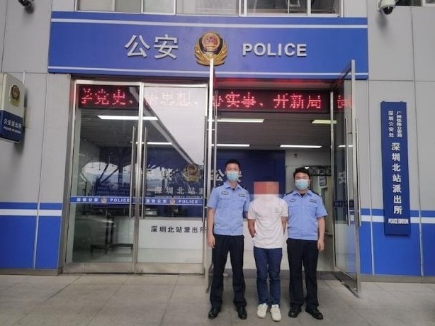 深圳一男子因错过检票时间，打砸深圳北站检票口被刑拘