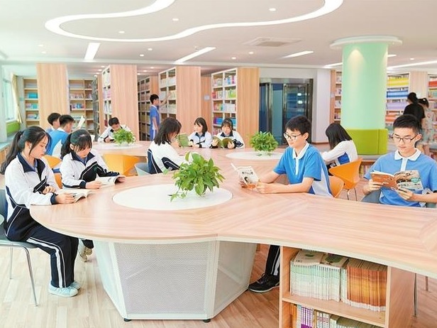 深圳的娃选择更多  39所优质特色民办中小学校受表彰