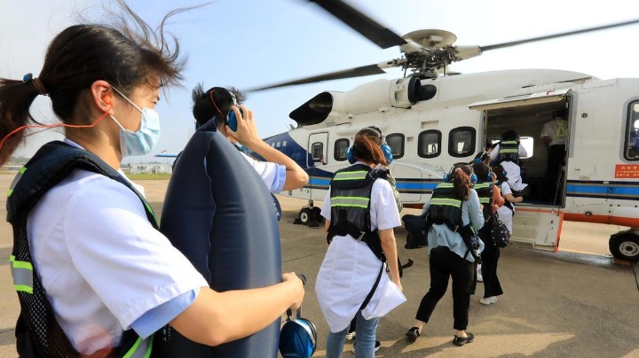 直升机跨海送疫苗！珠海为中海油一线干部职工接种新冠疫苗