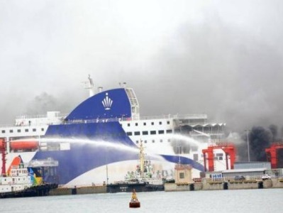 威海客滚船爆燃事故原因初步判定：船上货车所载硅泥自燃引发 