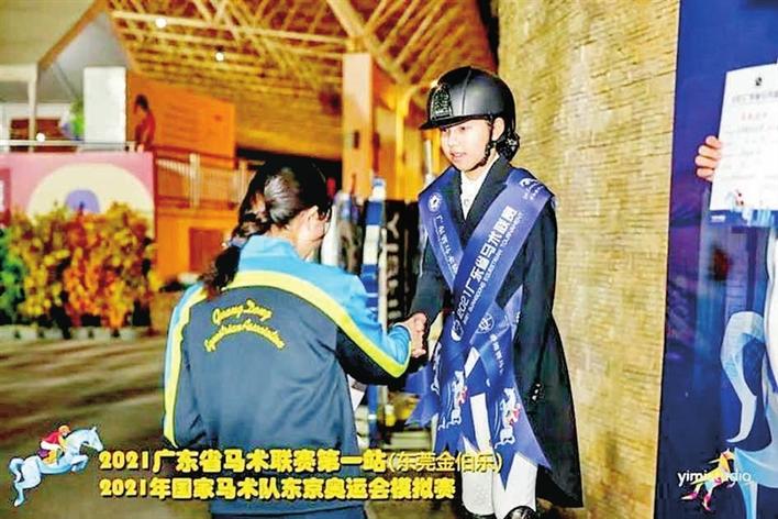 光明马术队小将闪耀省级联赛  5名运动员获得2银、2铜好成绩