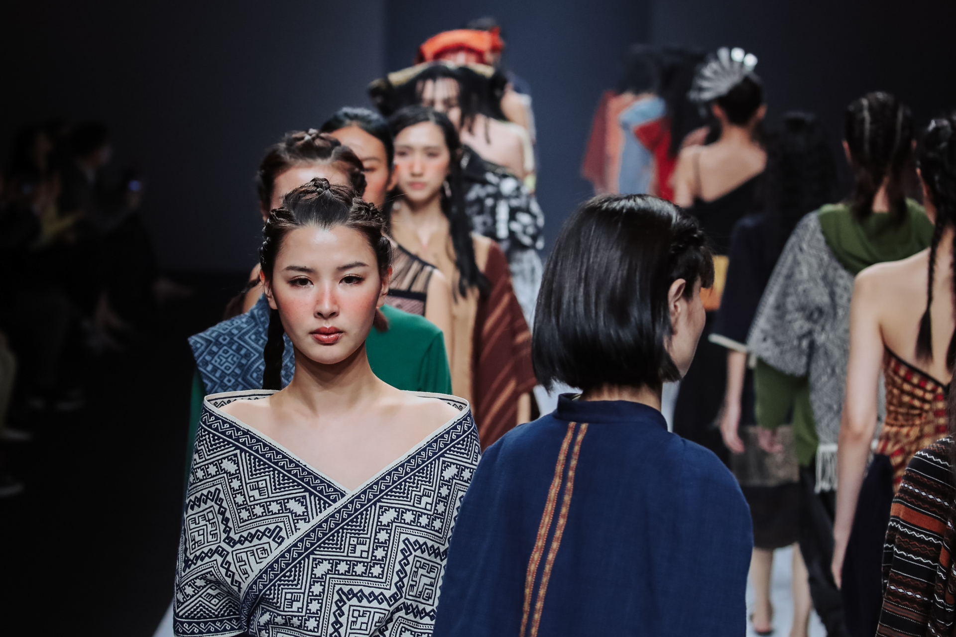 YOUTH+世界青年共生平台首个世界非遗时尚项目亮相深圳时装周！