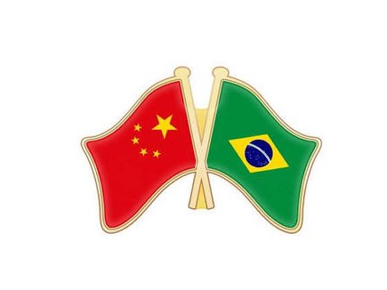 王毅同巴西新任外长弗兰萨通电话