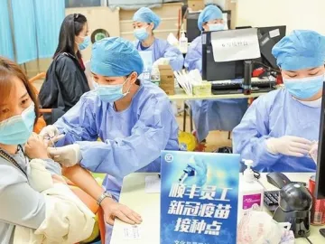 “女士接种区”、企业团体专车接送……便民服务让深圳接种疫苗市民“暖心”“安心”