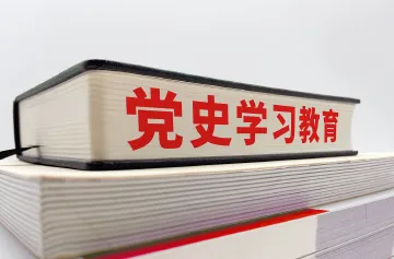 光影世界追寻红色足迹，石岩开展党史学习教育红色观影活动                 