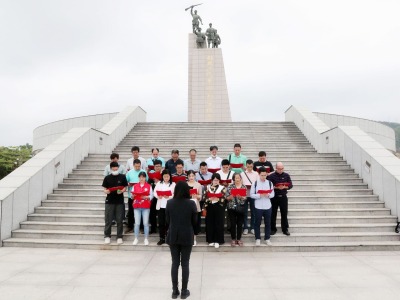 红色诗篇献给党，草埔西社区党员赴革命纪念公园参观学习