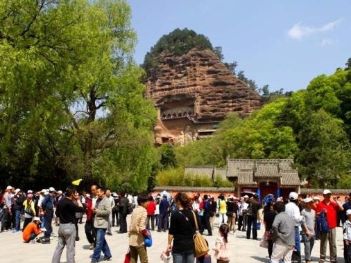 旅游市场复苏态势明显：2021年五一旅游人次有望超前年同期水平 