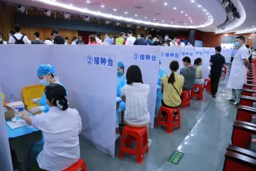 同步推进疫苗接种与反诈骗宣传！凤凰街道群众参与率高
