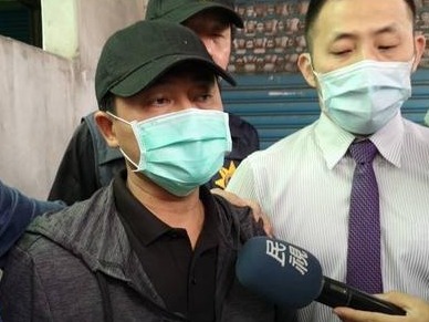 台铁脱轨涉事企业负责人哽咽道歉：深表懊悔