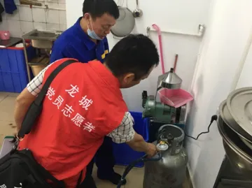 龙城吉祥社区：全面整治274家使用瓶装气餐饮场所安全隐患