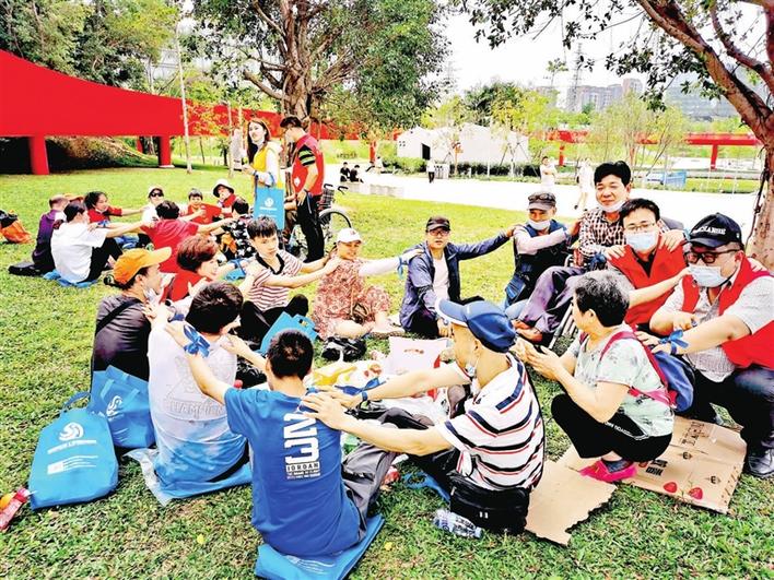 光明职康中心组织会员游虹桥