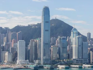 世界是平的，请西方某些人士收起对香港问题的傲慢