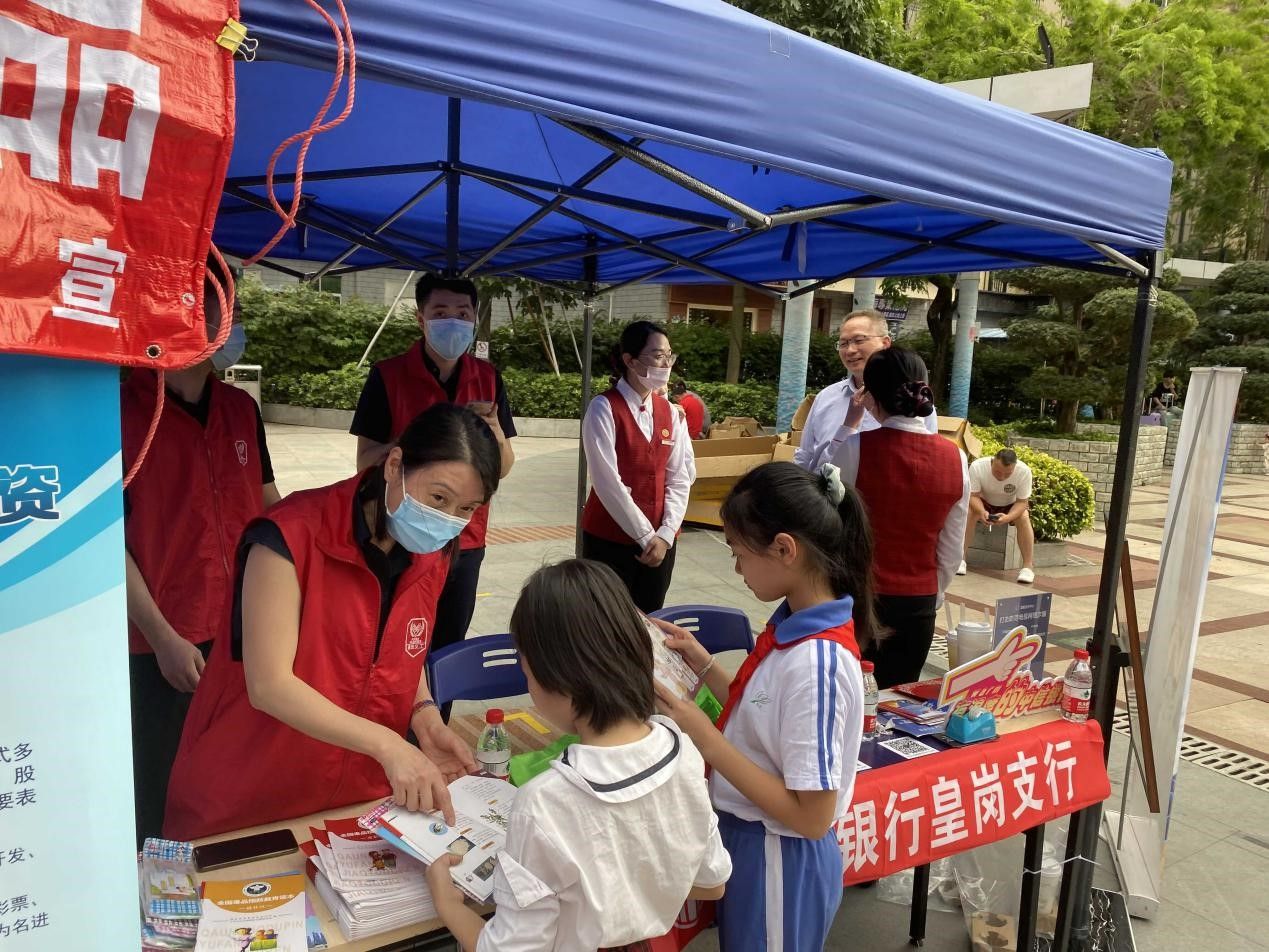 防诈骗 拒毒品 福田水围社区开展联合宣传活动