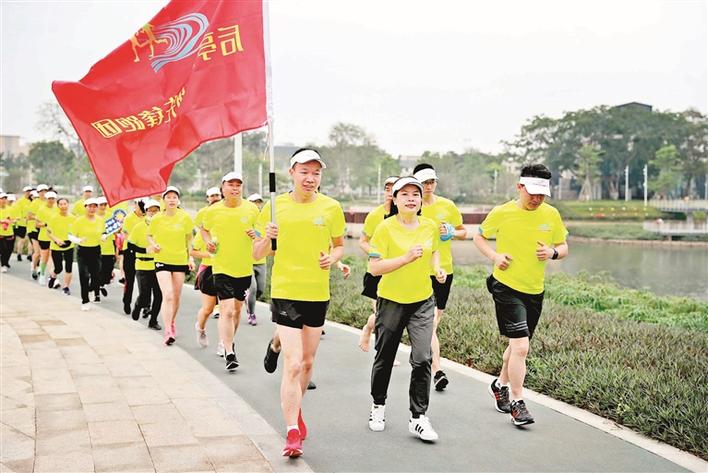 后亭蚝乡湖先锋跑团开跑  