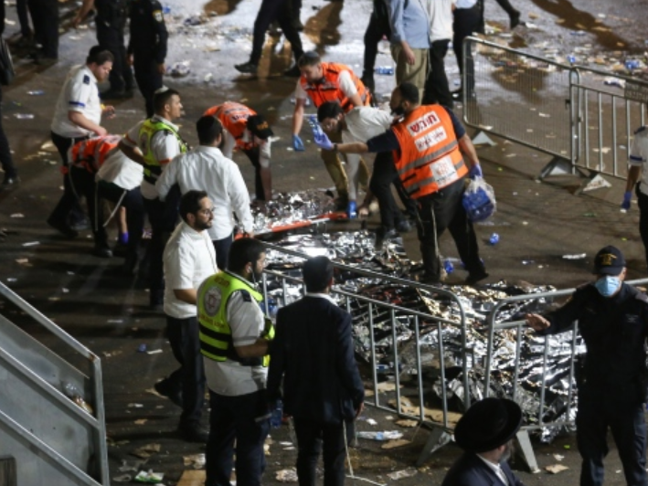 以色列踩踏事故致38死65伤，事发前数万人在看台上跳舞