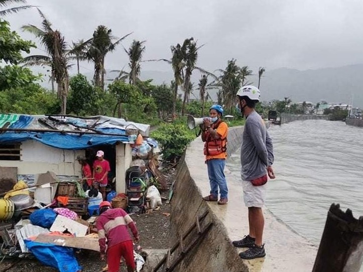 台风“舒力基”在菲律宾已造成至少2人死亡、超5万人受灾 