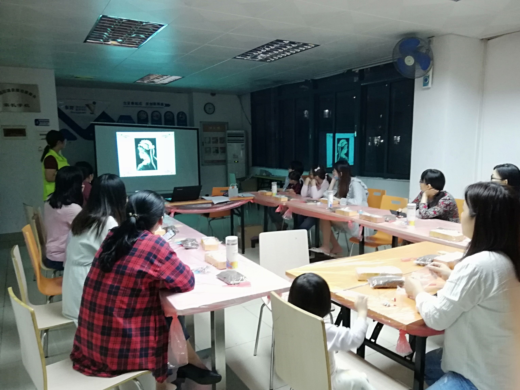 “安心小屋”乐趣多！东莞市袁屋边社区为居民减压放松