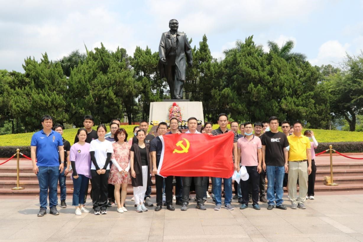 长圳社区组织党员清明追思 缅怀伟人