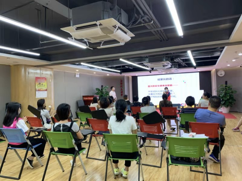 鹭湖社区开展系列儿童权利成人工作坊