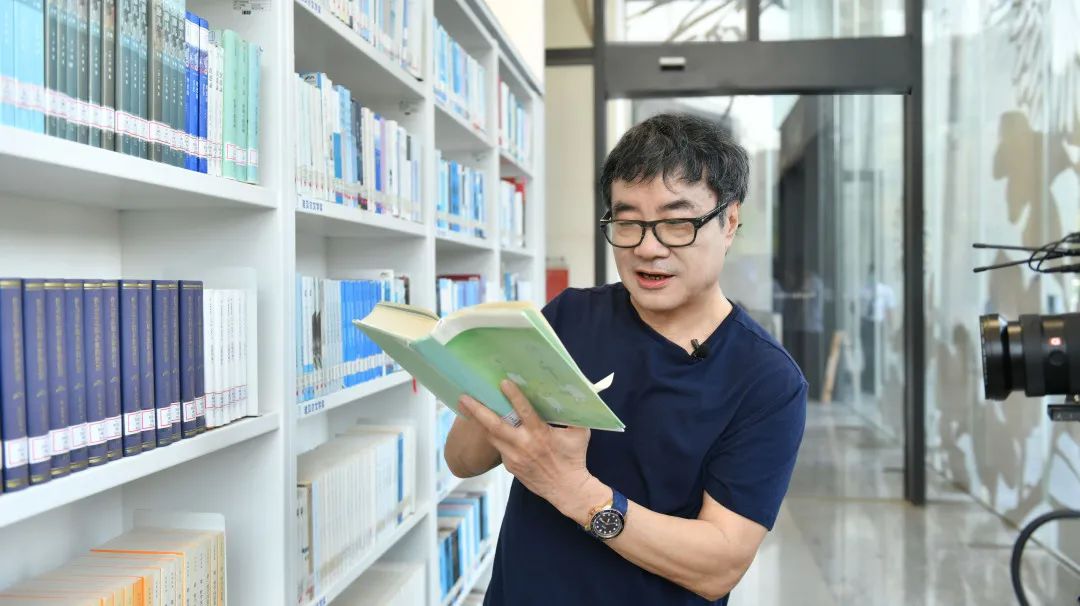 世界读书日 | 近六万名读者与周国平馆长“走进坪山图书馆”​，畅聊阅读与哲学