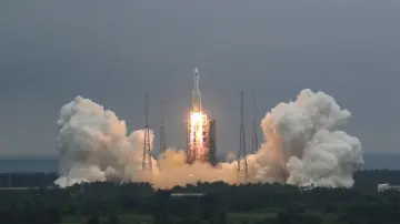 转发见证！天和核心舱发射升空瞬间