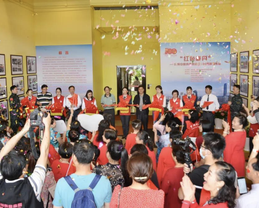 鹿丹社区举办摄影展 庆祝中国共产党成立100周年