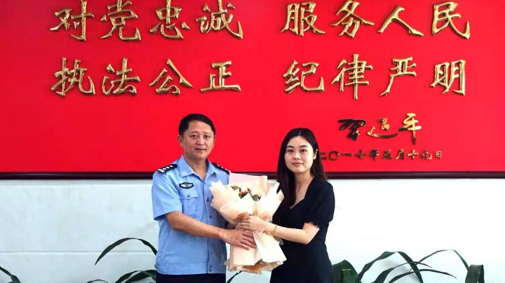 女司机途中突发心脏病，边检民警紧急救助……