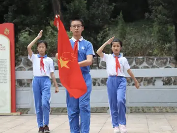 传承革命薪火，树立报国之志 | 平湖中心小学举行清明祭扫活动