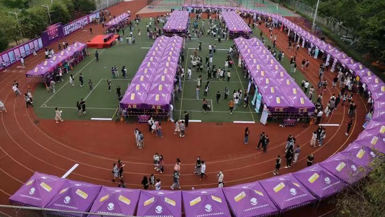 星海音乐学院举行的这场招聘会为艺术类毕业生提供了超3500个岗位