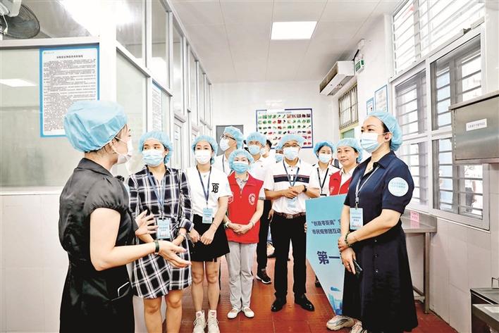 确保舌尖安全 打造食安示范——宝安市场监管局“创县零距离”活动侧记