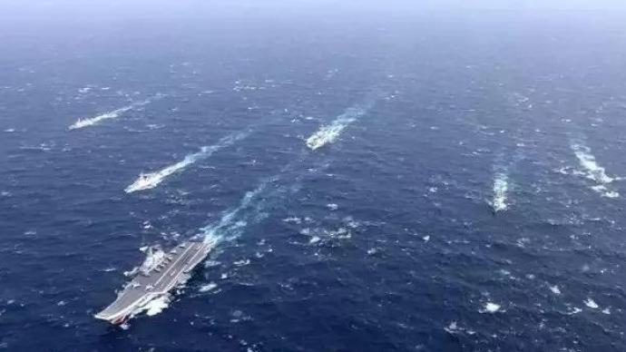 中国海军辽宁舰航母编队开展远海训练