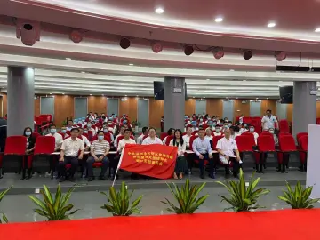 党旗飘扬在一线！凤凰街道成立新冠疫苗大型接种点临时党支部